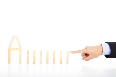 iş kişi domino taşları üst üste itmeye hazır