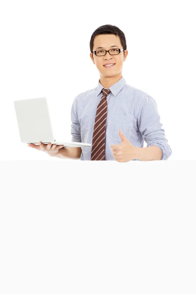 Engenheiro de computador feliz polegar com placa branca — Fotografia de Stock