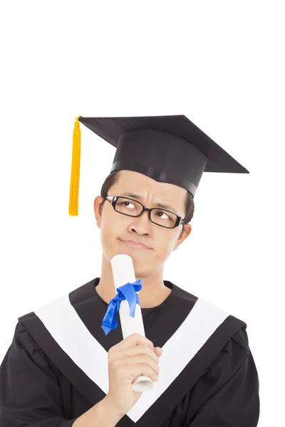 Pensativo hombre de graduación con un mortero y mirando hacia arriba —  Fotos de Stock