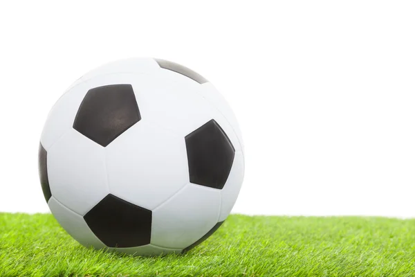 Fußball auf grünem Gras isoliert auf weißem Grund — Stockfoto
