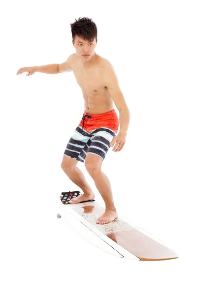 年轻冲浪者模拟冲浪的姿势 — 图库照片