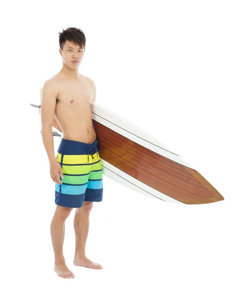 Jonge jongen houdt een surfplank over witte achtergrond — Stockfoto