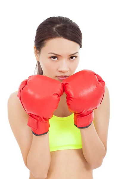 Boxing fitness woman concentrating and protecting pose — Stock Photo, Image