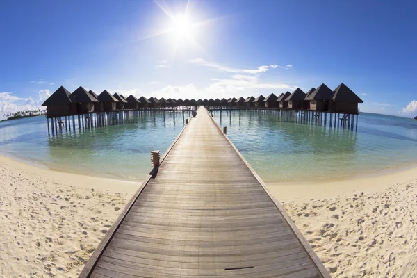 Hermosa playa y villa.maldives agua —  Fotos de Stock