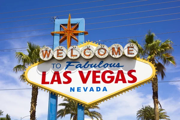 La vista de Bienvenido a Fabuloso signo de Las Vegas —  Fotos de Stock