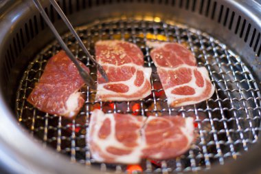 Barbekü ızgara et veya et alev,