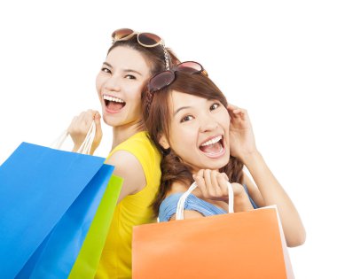 mutlu küçük kız alışveriş torbaları ile
