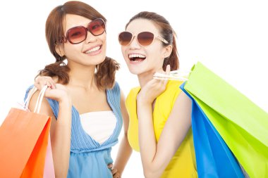 güzel genç kız alışveriş torbaları holding