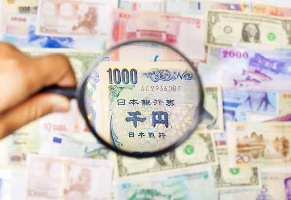 Using a magnifier to search the method of Asian Market — Stock Photo, Image