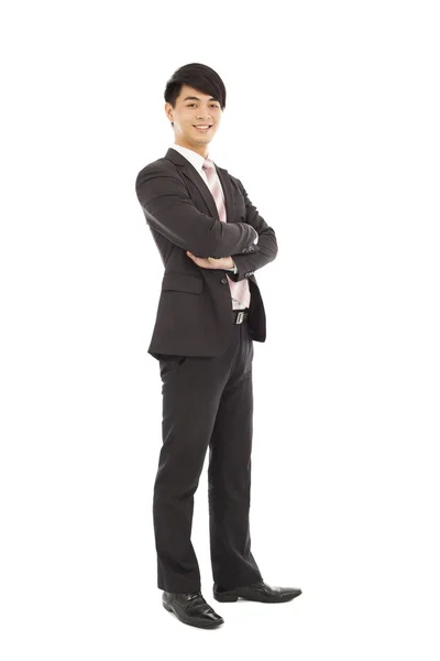 Homem de negócios confiante de pé e de braços cruzados — Fotografia de Stock