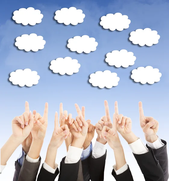 Groupe de gens d'affaires mains pointent vers le haut nuage — Photo