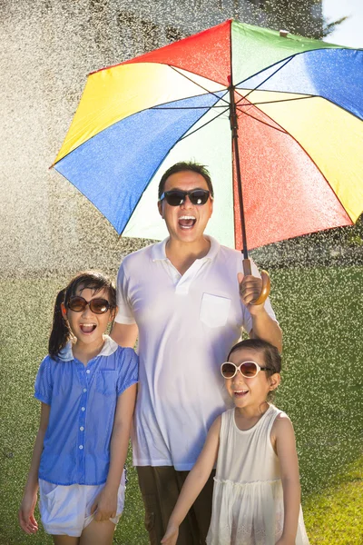 Father and daughters are wet by spray water — Stock Photo, Image