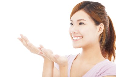 güzel bir kadın el hareketi yönüne seyir closeup