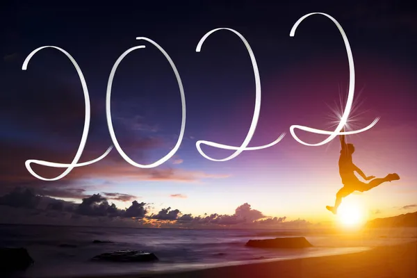 Man Drawing 2022 Flashlight Beach Sunrise Happy New Year 2022 — Stock Photo, Image