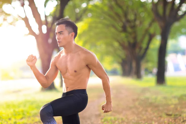 Fitness Junger Mann Macht Übungen Park — Stockfoto