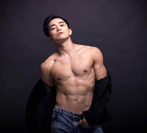 Asiatique Jeune Homme Avec Fitness Corps — Photo