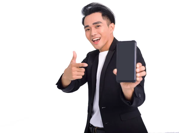Mutlu Adamı Akıllı Telefonu Elinde Tutuyor Cihazı Işaret Ediyor — Stok fotoğraf