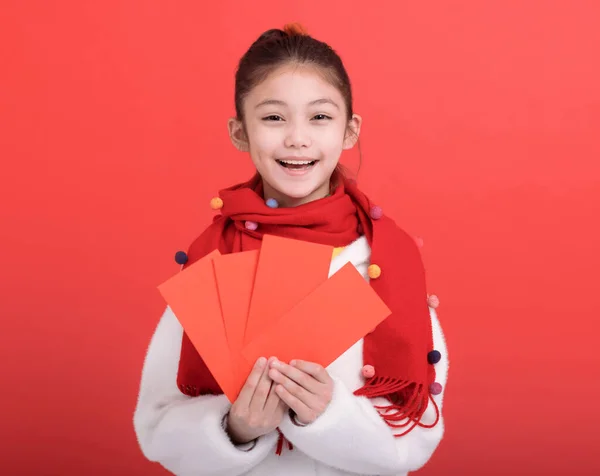 Frohes Chinesisches Neues Jahr Mädchen Mit Roten Umschlägen Zum Glück — Stockfoto