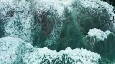 Dev Dalgaların Hava Görüntüsü, Okyanusta Köpüklenme ve Sıçrama, Yavaş Hareket