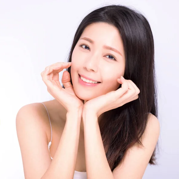 Hermosa Joven Asiática Mujer Con Limpia Piel Fresca — Foto de Stock