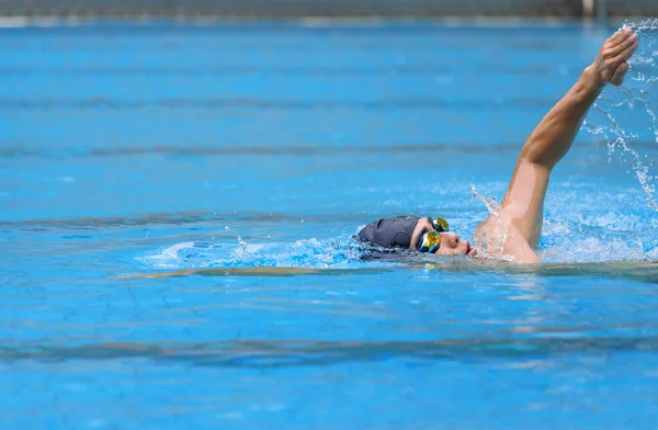 Young Swimmer Goggles Exercising Swimming Pool — Foto de Stock