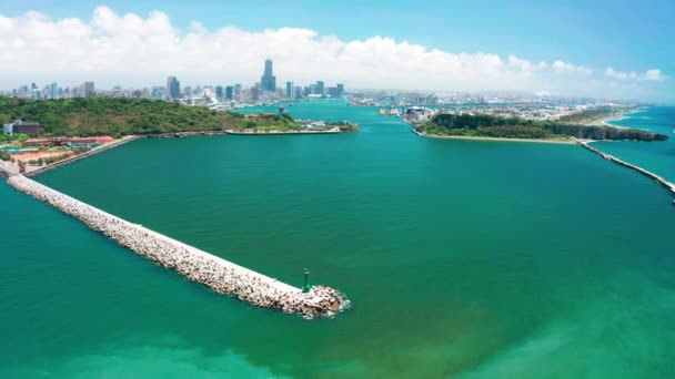 高雄市港と海岸線の空中風景 — ストック動画