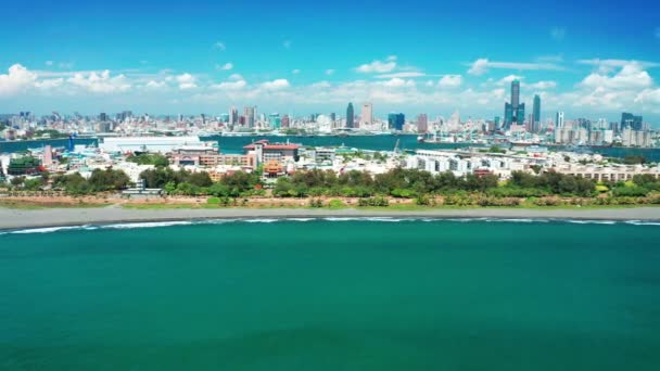 高雄市港と海岸線の空中風景 — ストック動画