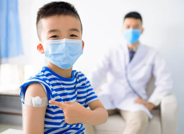 Happy Child Wearing Medical Mask Shoulder Adhesive Bandage Arm Vaccination — Stock Photo, Image
