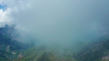Tayvan 'daki alishan Dağı' nın hava manzarası ve bulutu