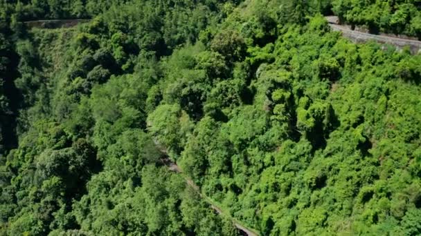 玉山玉山の空中ビューと台湾の道路 — ストック動画