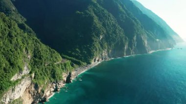 Ch 'ing-shui Cliff ve Taroko Ulusal Parkı, Tayvan.