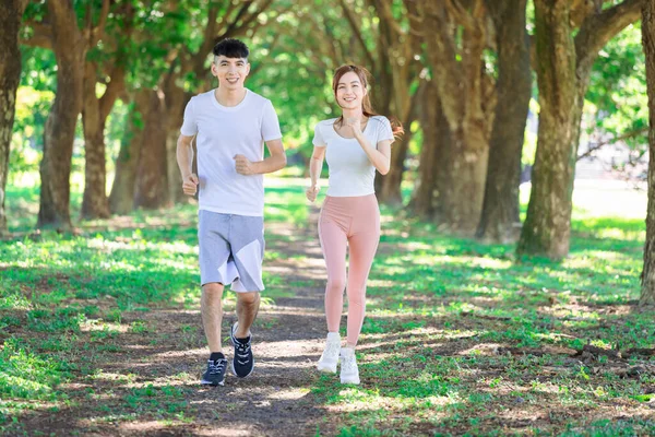 Young Couple Jogging Together Park Sunny Day — Zdjęcie stockowe