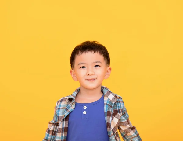 Schattig Gelukkige Jongen Camera Kijken — Stockfoto