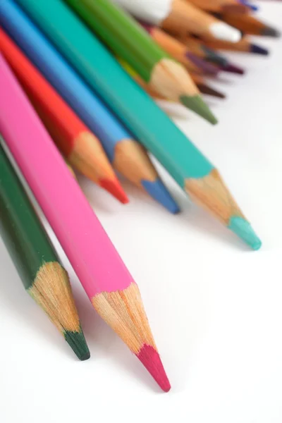 Crayons de couleur sur blanc, studio isolé — Photo