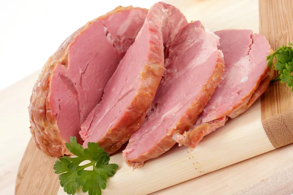 Räucherfleisch in Scheiben — Stockfoto