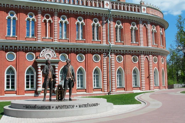 Monument to Vasily Bazhenov and Matvei Kazakov in the State hist — Stock Photo, Image