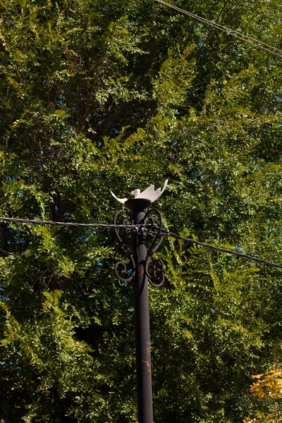 Broken street lamp — Stock Photo, Image