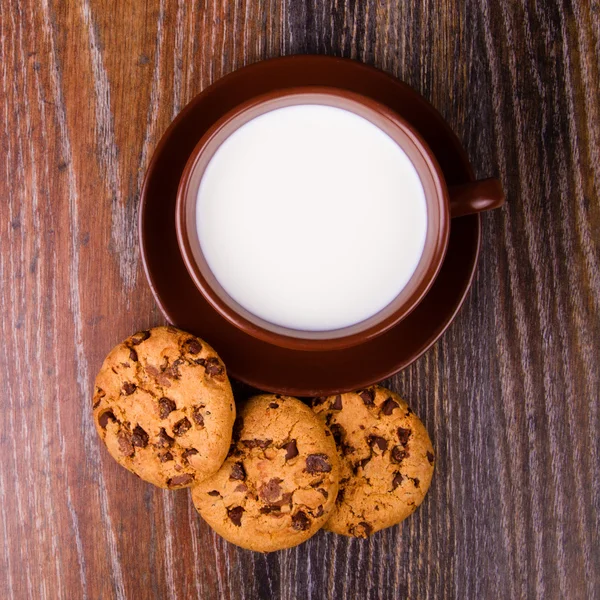 Galletas y leche — Foto de Stock