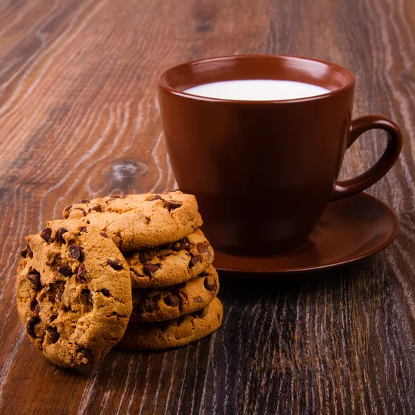 Biscoitos e leite — Fotografia de Stock