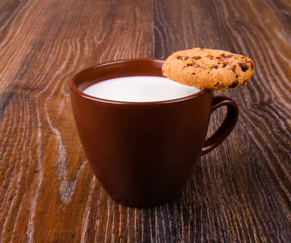 Kekse und Milch — Stockfoto