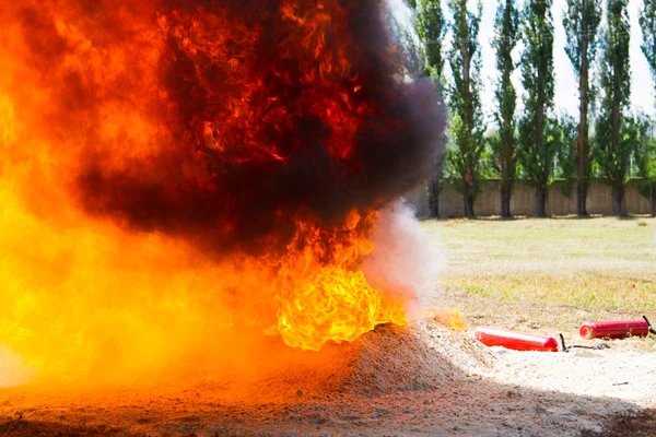 Competition rescuers. Ground to extinguish flames — Stock Photo, Image