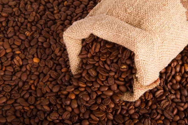 Sack voller Kaffeebohnen — Stockfoto