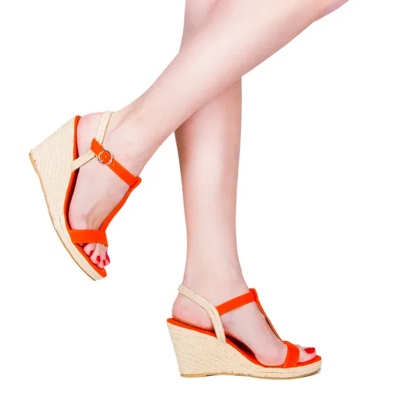 Wanita kaki memakai sandal — Stok Foto