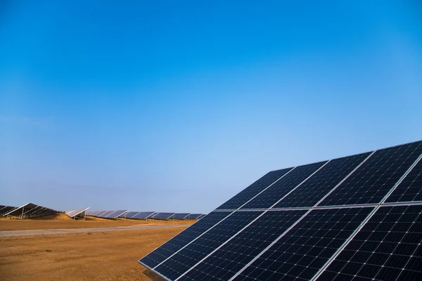 Fotowoltaiczny Panel Energii Słonecznej Tle Nieba Zielona Czysta Koncepcja Energii — Zdjęcie stockowe