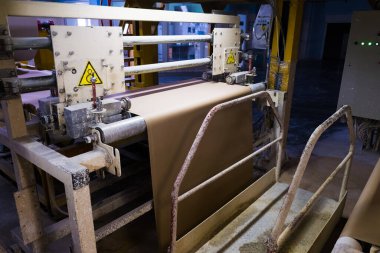 İnşaat için alçıtaşı üretimi için sanayi hattı. İnşaat ve bitiş malzemeleri üretimi için fabrika