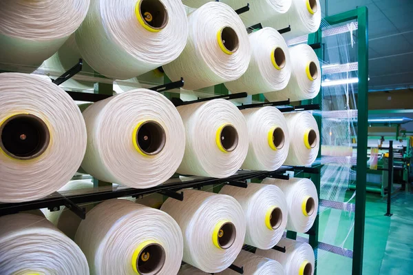 Línea Producción Tejido Industrial Tejer Telares Una Fábrica Textil Imagen de archivo