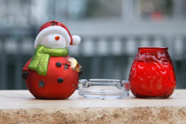 Artículos de Navidad en el alféizar ventana —  Fotos de Stock