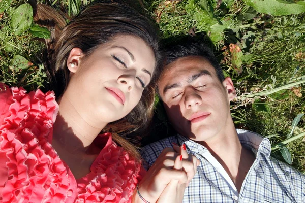 Pareja joven enamorada —  Fotos de Stock