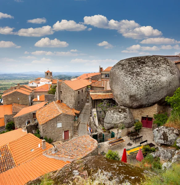 Monsanto dorp met de bell tower, portugal, Europa — Stockfoto
