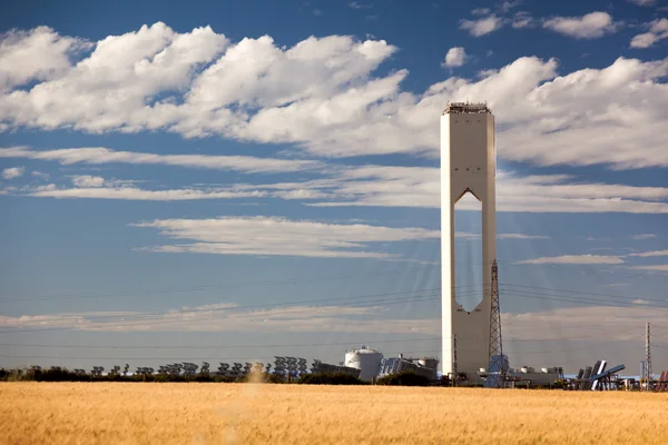 Kule ışınları ve paneller solar power station